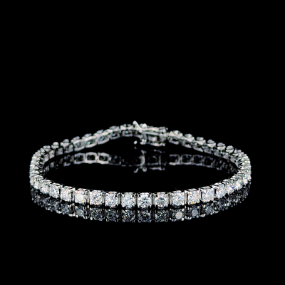 Tennis bracelet, full view showing continuous stone line